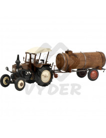 Lanz traktor so strechou a hnojacou nádobou